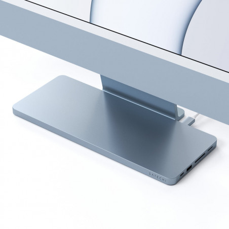Hub USB-C slim per iMac 24". 2x USB-A 2.0, lettore di schede micro SD. Finitura in alluminio, colore blu